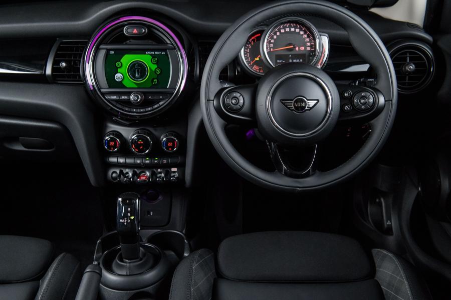 Торпедо Mini One 5-Door (F56) 2018 года  (SG) (фото 10 из 12)